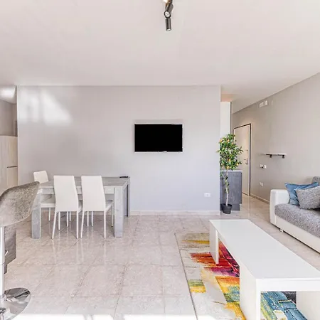 Appartamento Lussuoso Climatizzato A 200 M Dal Mare Torre Pali Exterior photo