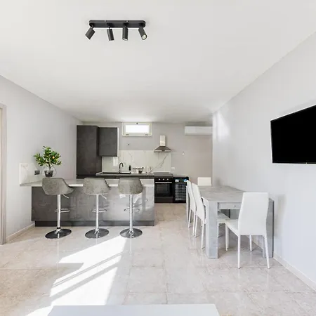Appartamento Lussuoso Climatizzato A 200 M Dal Mare Torre Pali Exterior photo